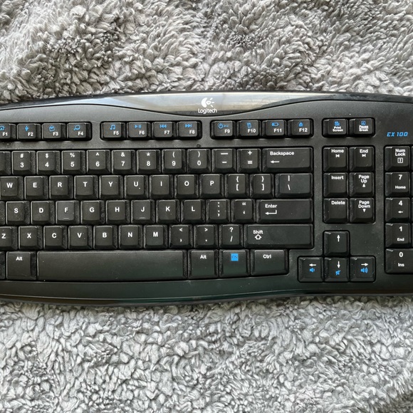 Logitech Cordless Keyboard - Picture 3 of 4